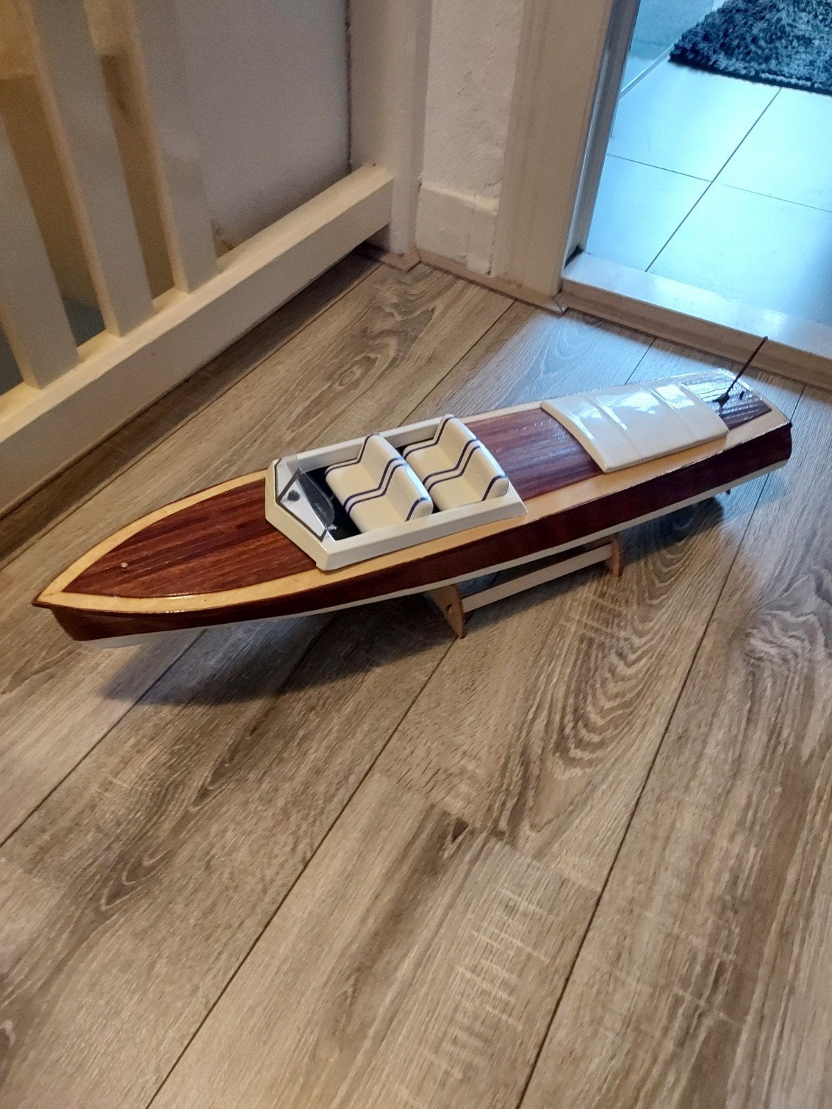 houten rc boot in nette staat, Ophalen of Verzenden, Zo goed als nieuw, Groter dan 1:32, Overige merken