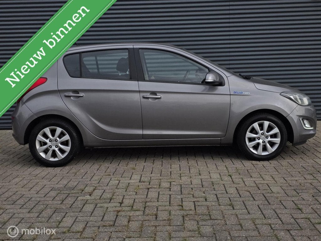 Hyundai i20 1.2i Business Edition Airco/5deurs/Parkeersensor, Euro 5, Gebruikt, 31 €/maand, 4 cilinders