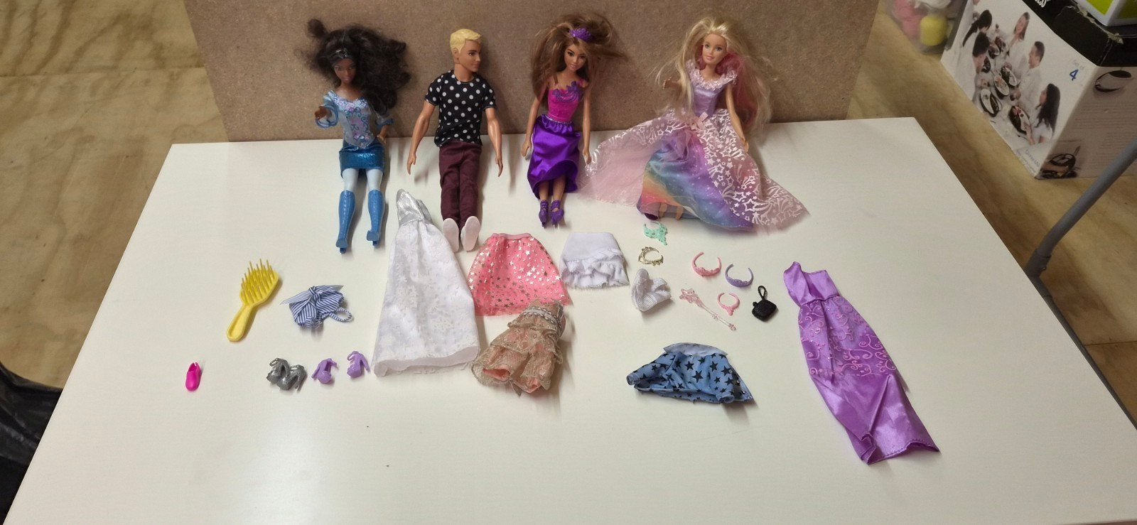 Barbie en Ken poppen met kleding en accessoires, Kinderen en Baby's, Ophalen of Verzenden, Gebruikt, Barbie