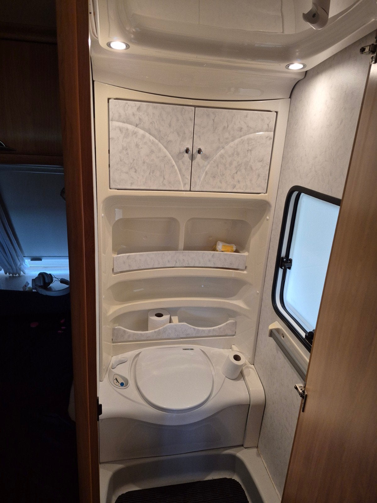 Hobby Excellent Easy Caravan met Voortent, Vast bed, Rondzit, Hobby, Particulier