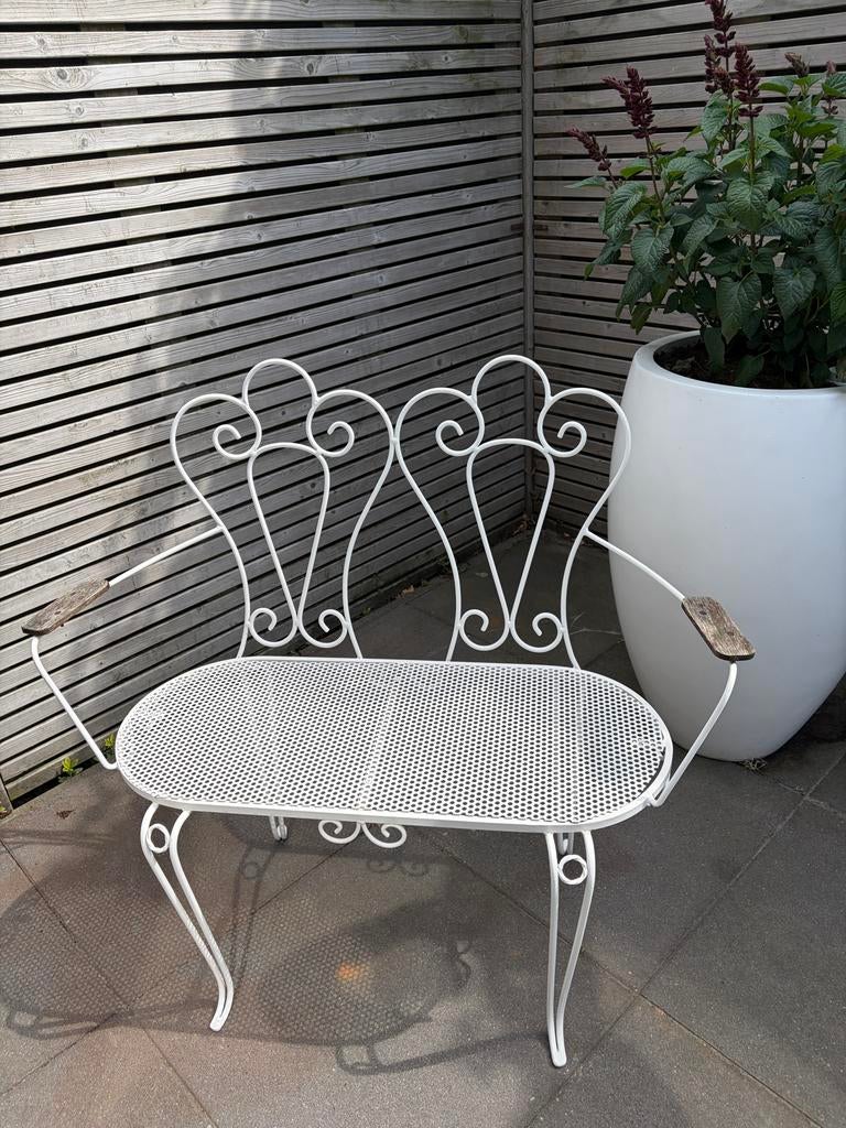 Wit metalen bistro set - 2 stoelen en tafel, Tuin en Terras, Ophalen of Verzenden, Gebruikt, Metaal