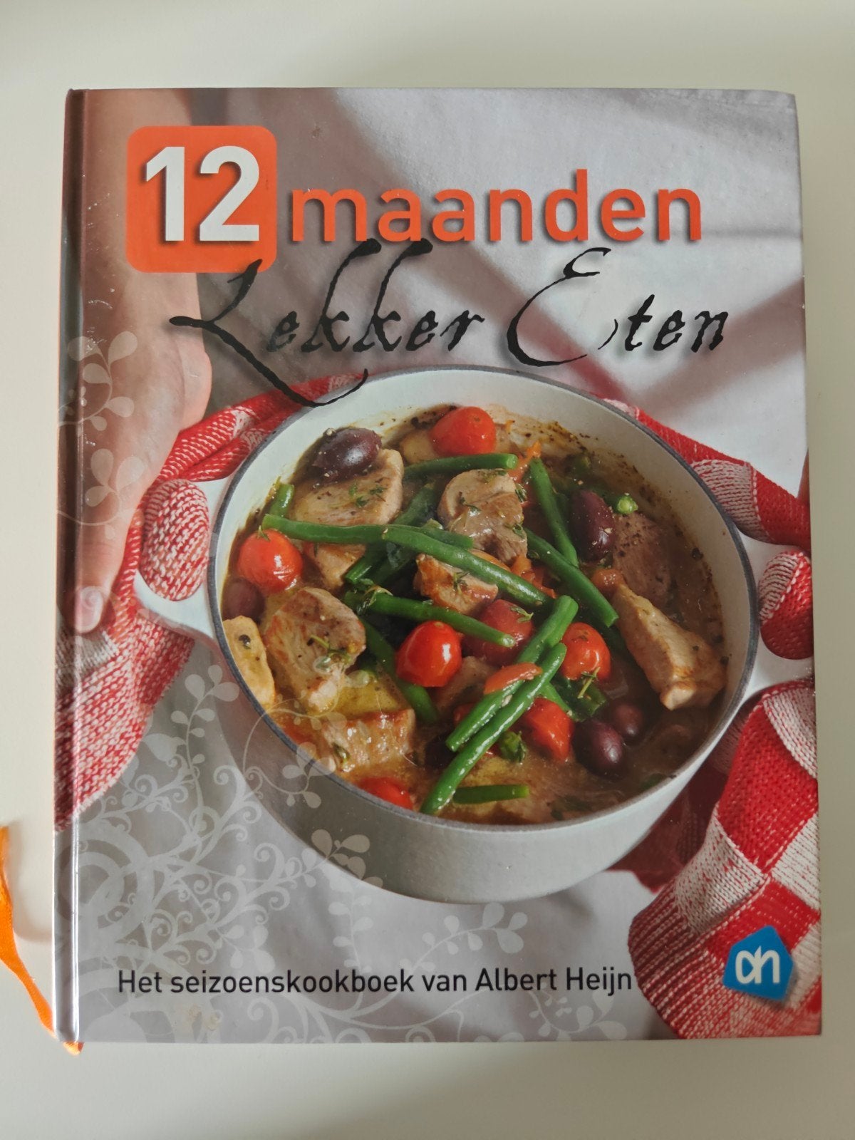 12 maanden Lekker Eten - Het seizoenskookboek Albert Heijn, Albert Heijn, Voorgerechten en Soepen, Ophalen of Verzenden, Zo goed als nieuw