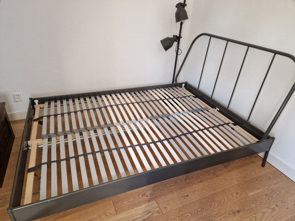 Metalen stevig bed 140x200 cm, Huis en Inrichting, Ophalen, 140 cm, Zo goed als nieuw, Twijfelaar