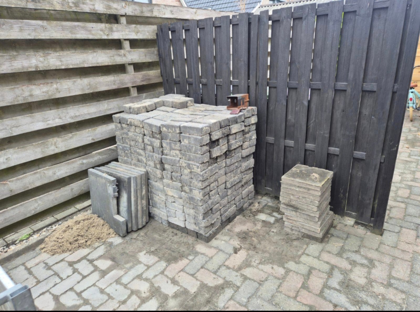 Gebruikte betonnen klinkers voor tuin of oprit, Tuin en Terras, Ophalen, Gebruikt, Klinkers, 10 m² of meer
