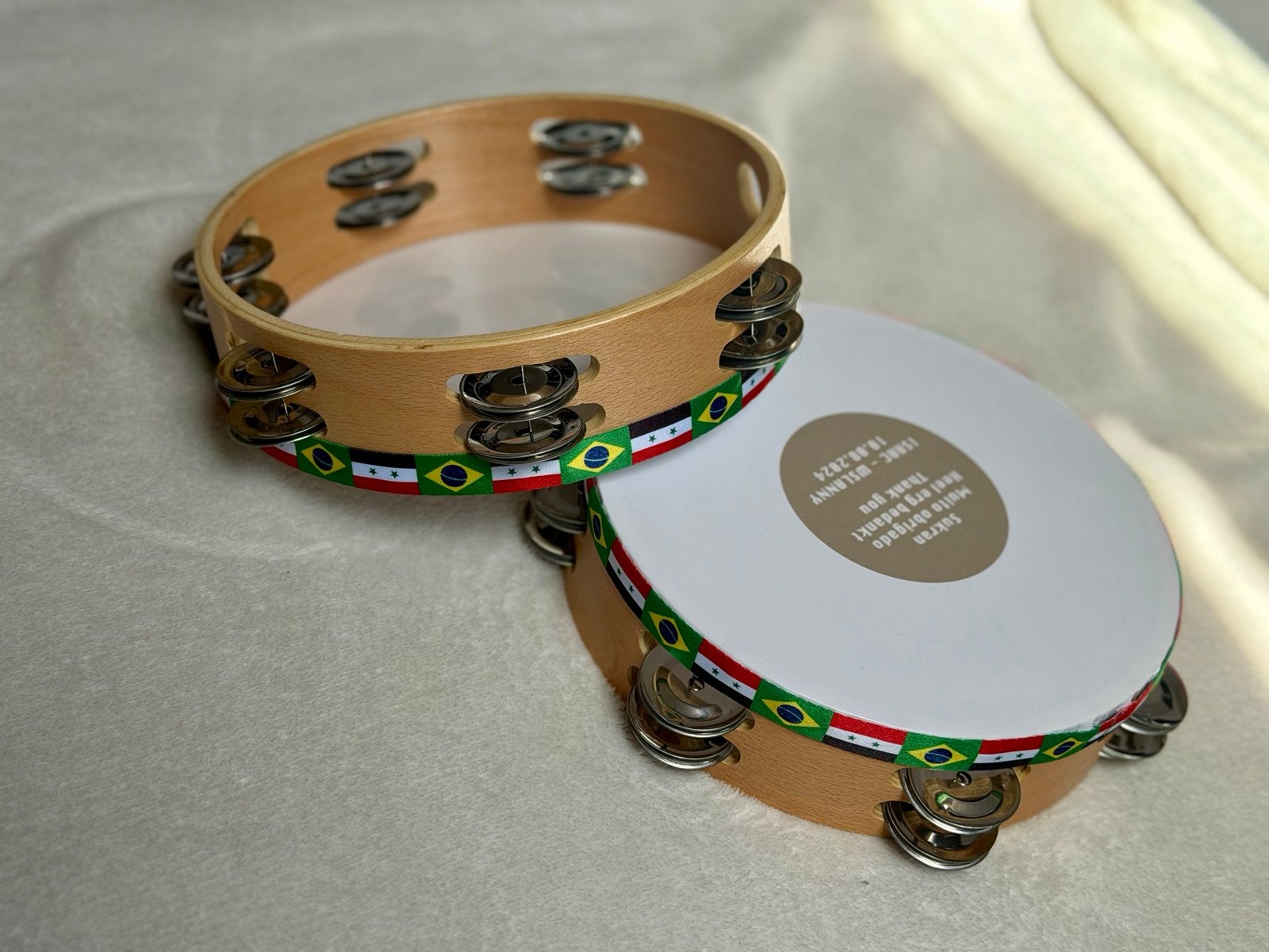 Tamboerijn met vlaggen design en fluwelen zakje, Ophalen of Verzenden, Nieuw, Melodische percussie