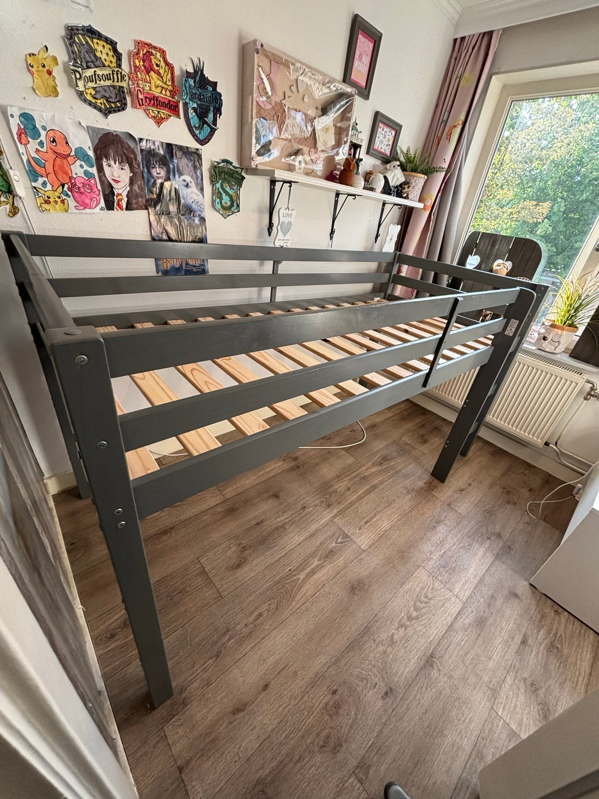 Halfhoogslaper - Grijs houten bed, Huis en Inrichting, Slaapkamer | Stapelbedden en Hoogslapers, Ophalen, Gebruikt, 90 cm, Eenpersoons