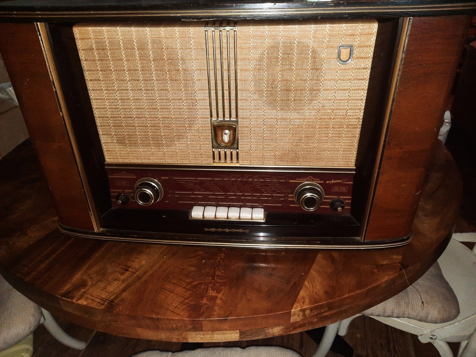 Antiek goed werkende radio., Antiek en Kunst, Antiek | Tv's en Audio, Ophalen