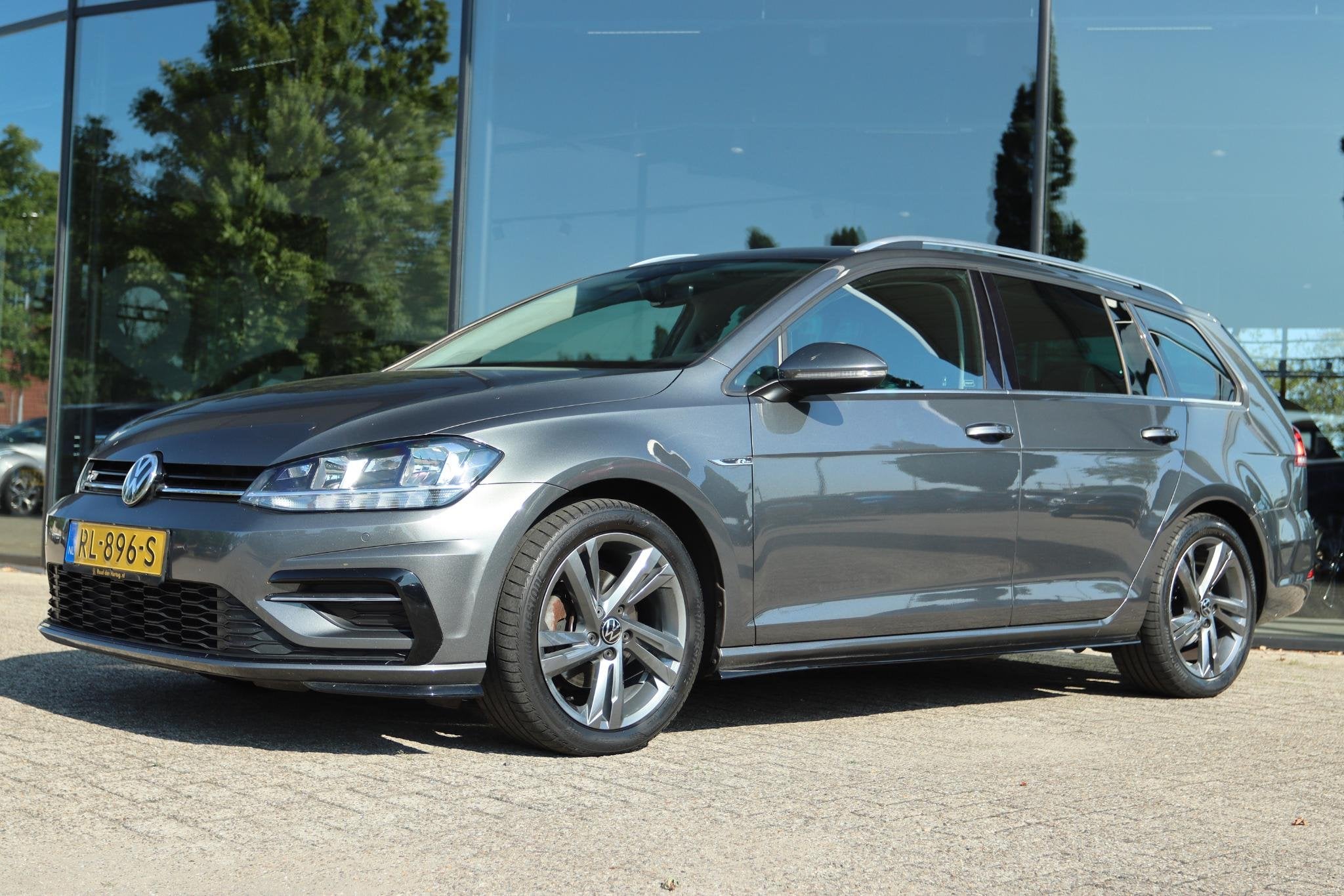VOLKSWAGEN GOLF VARIANT 1.0 TSI HIGHLINE BUSINESS R-LINE | C, Auto's, Voorwielaandrijving, 1195 kg, Gebruikt, Origineel Nederlands