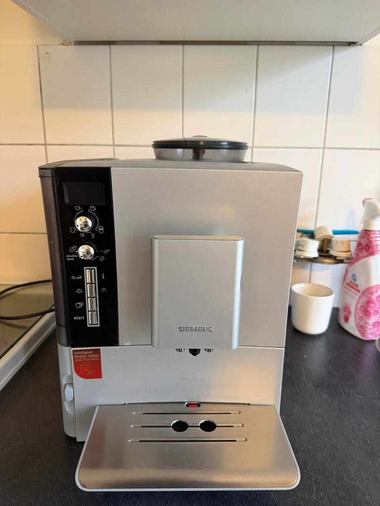 Siemens volautomatische koffiemachine TE515201RW/03, Gebruikt, Koffiemachine, 2 tot 4 kopjes, Koffiebonen