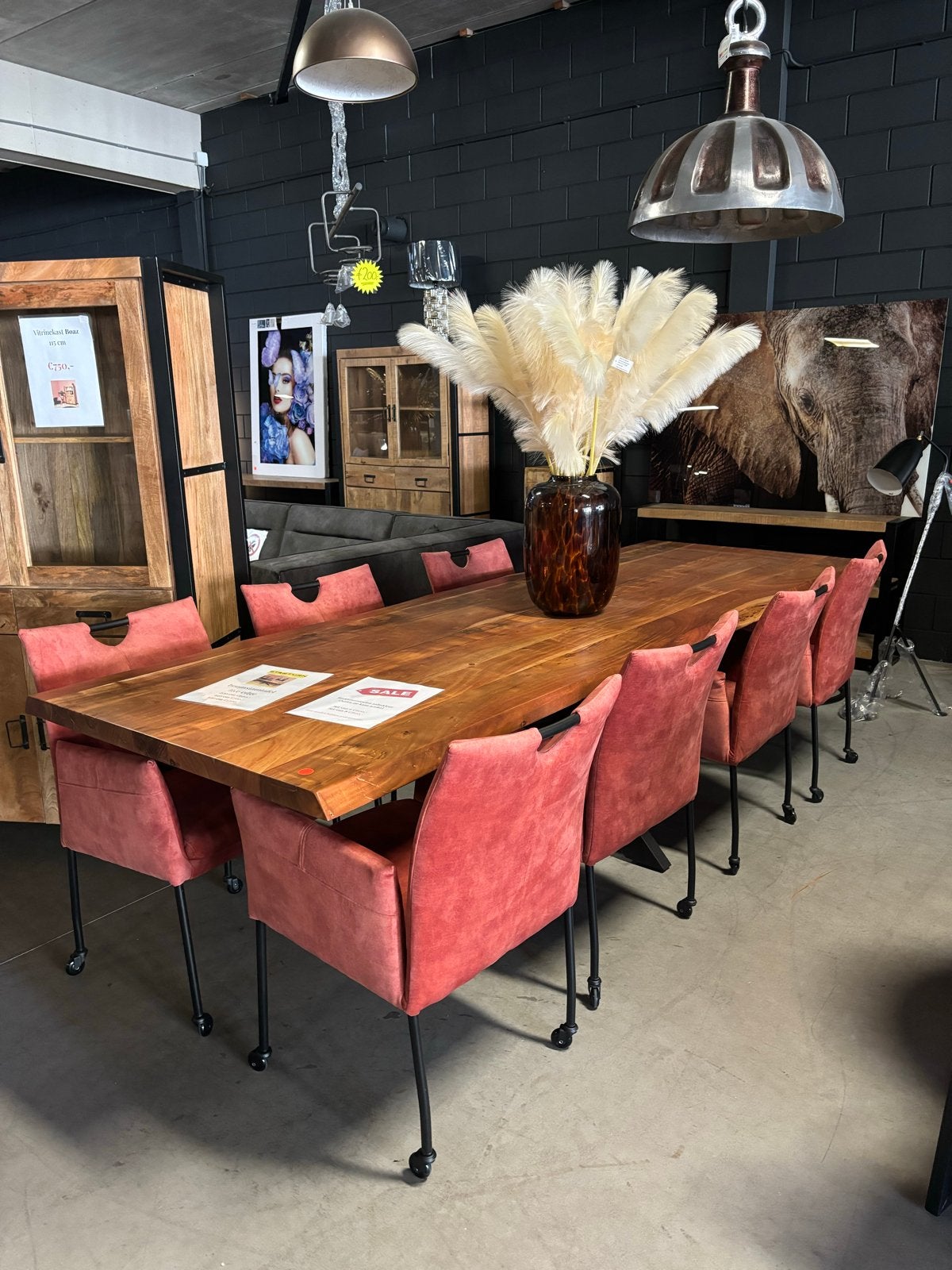 Set van 8 zalmkleurige eetkamerstoelen met zwart frame, Huis en Inrichting, Stoelen, Ophalen, Gebruikt, Overige kleuren, Metaal