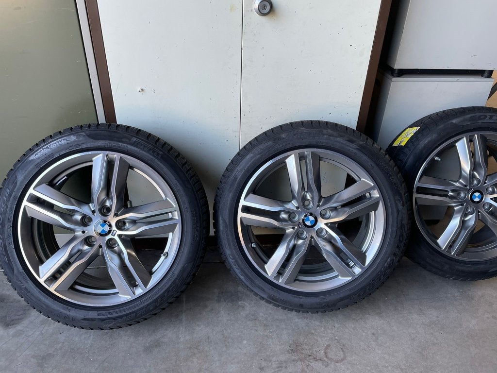 4 Originele 18" BMW M-Sport Velgen + Pirelli Winterbanden, Auto-onderdelen, Ophalen, 18 inch, Gebruikt, Banden en Velgen