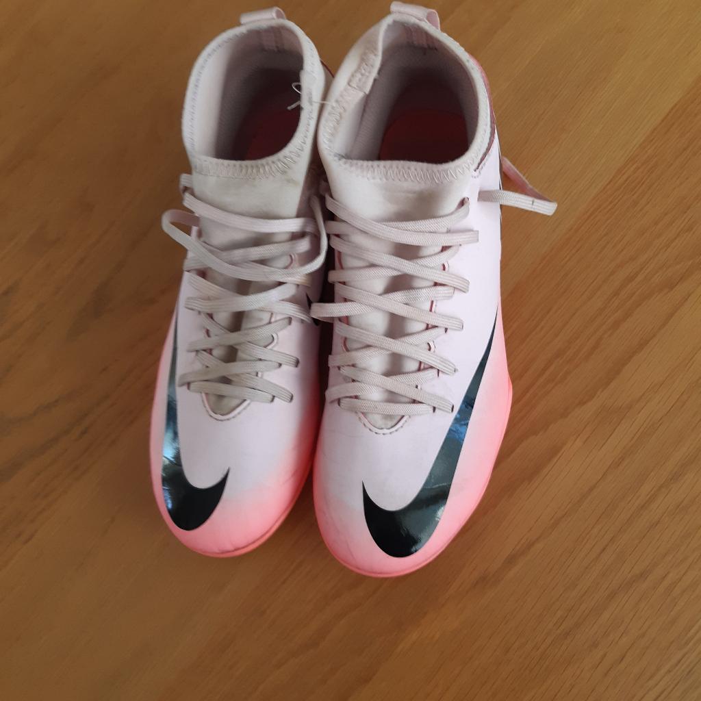 Nike voetbalschoenen roze maat 37,5, Gebruikt, Maat XS of kleiner, Schoenen, Ophalen of Verzenden