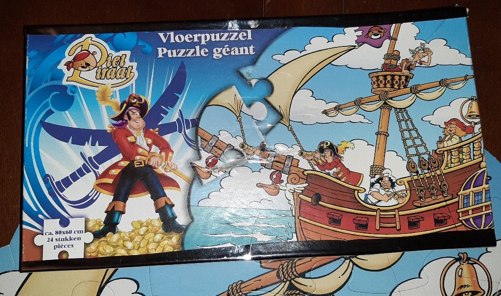 vloerpuzzel  80 x 60  24 stukjes piet piraat  foto 1voorkant, Ophalen of Verzenden, 10 tot 50 stukjes, Zo goed als nieuw