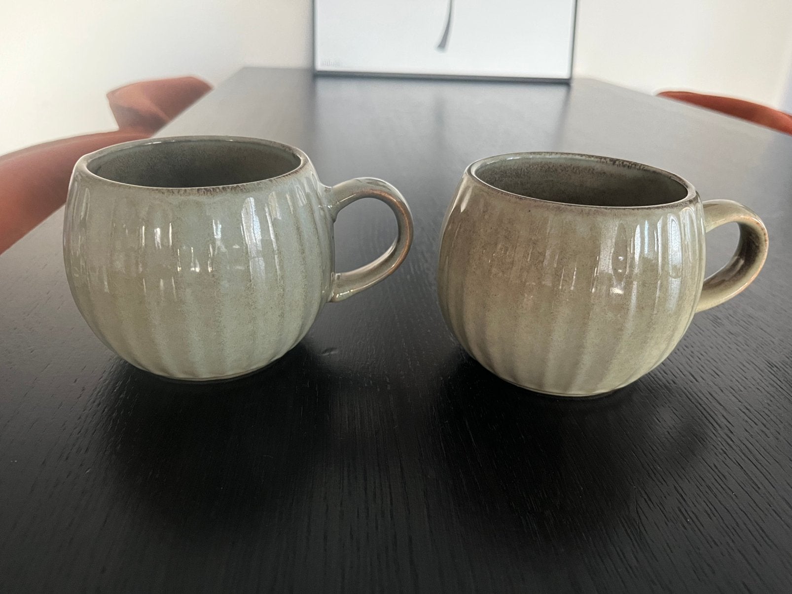Verschillend servies: mokken, kommetjes en lavasteen, Zo goed als nieuw, Overige stijlen, Porselein, Mok
