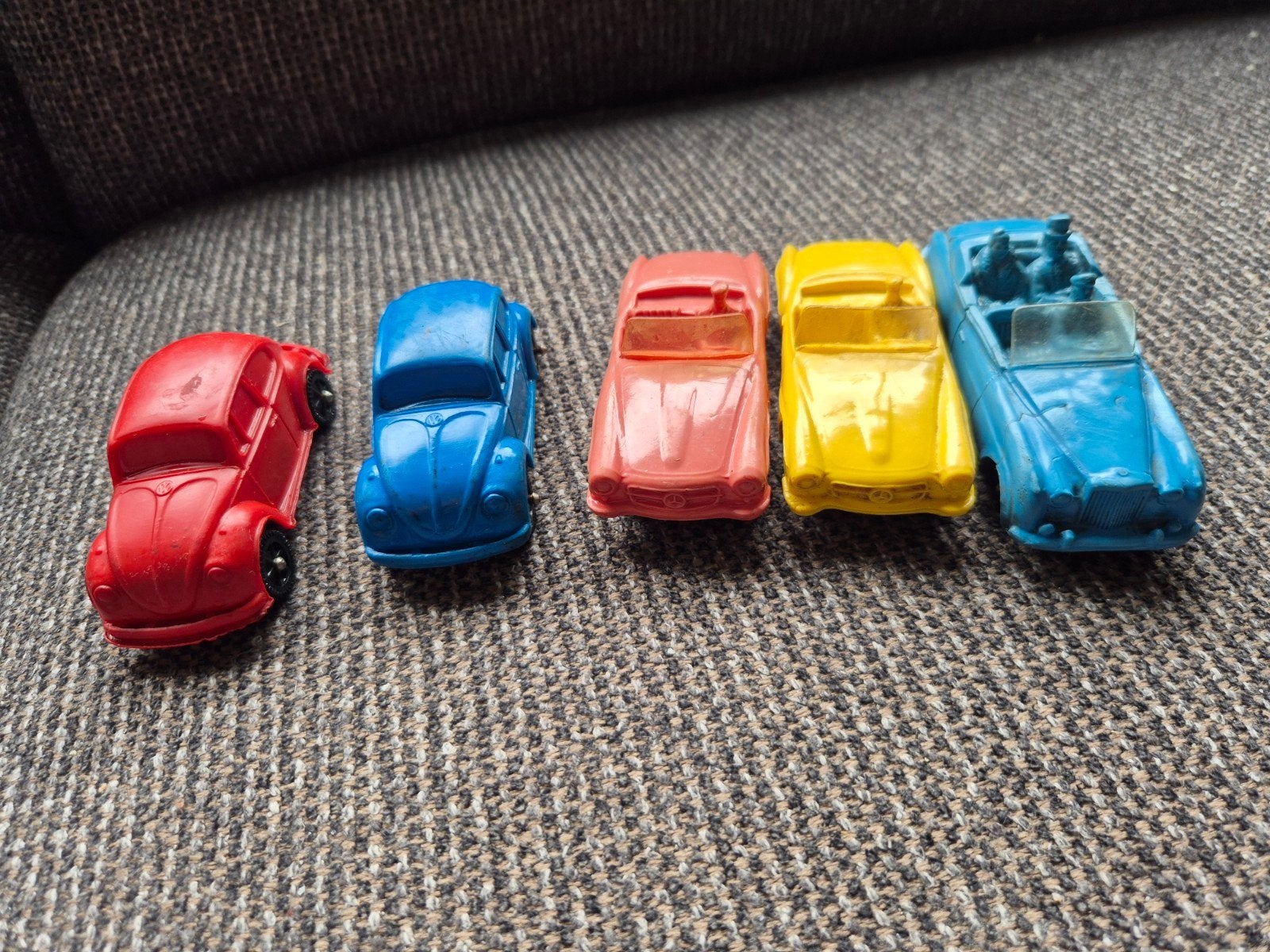 5 vintage plastic/vinyl speelgoedauto's, Antiek en Kunst, Antiek | Speelgoed, Ophalen of Verzenden