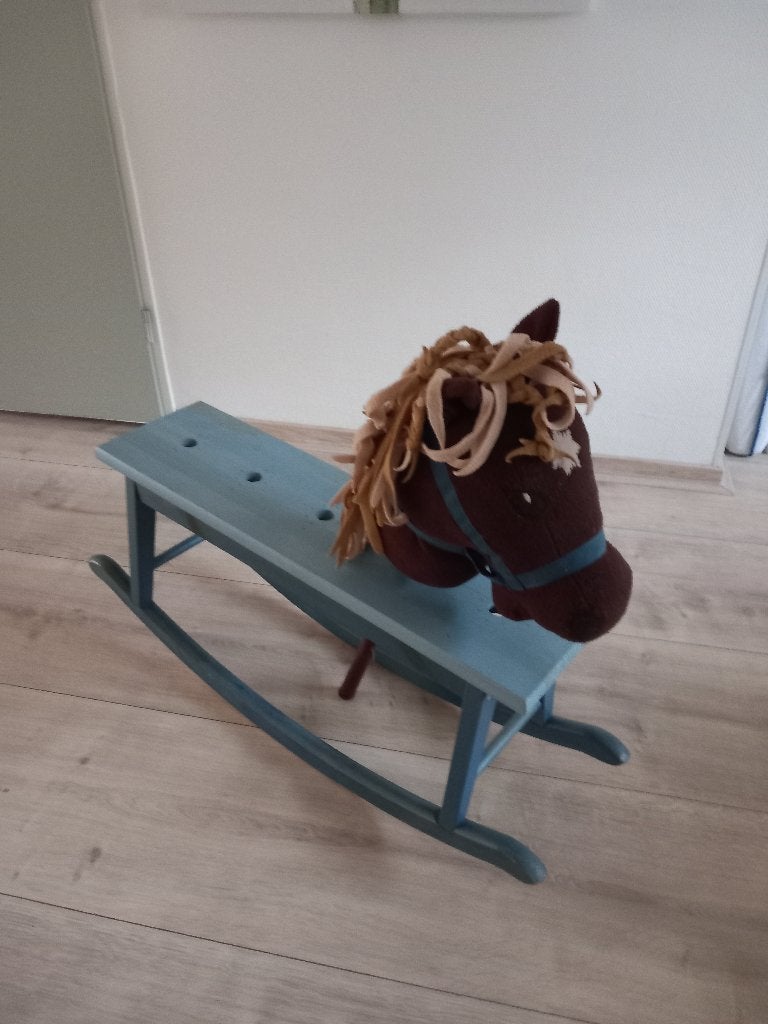 Houten schommelpaardje met stoffen paardenhoofd, Ophalen, Gebruikt