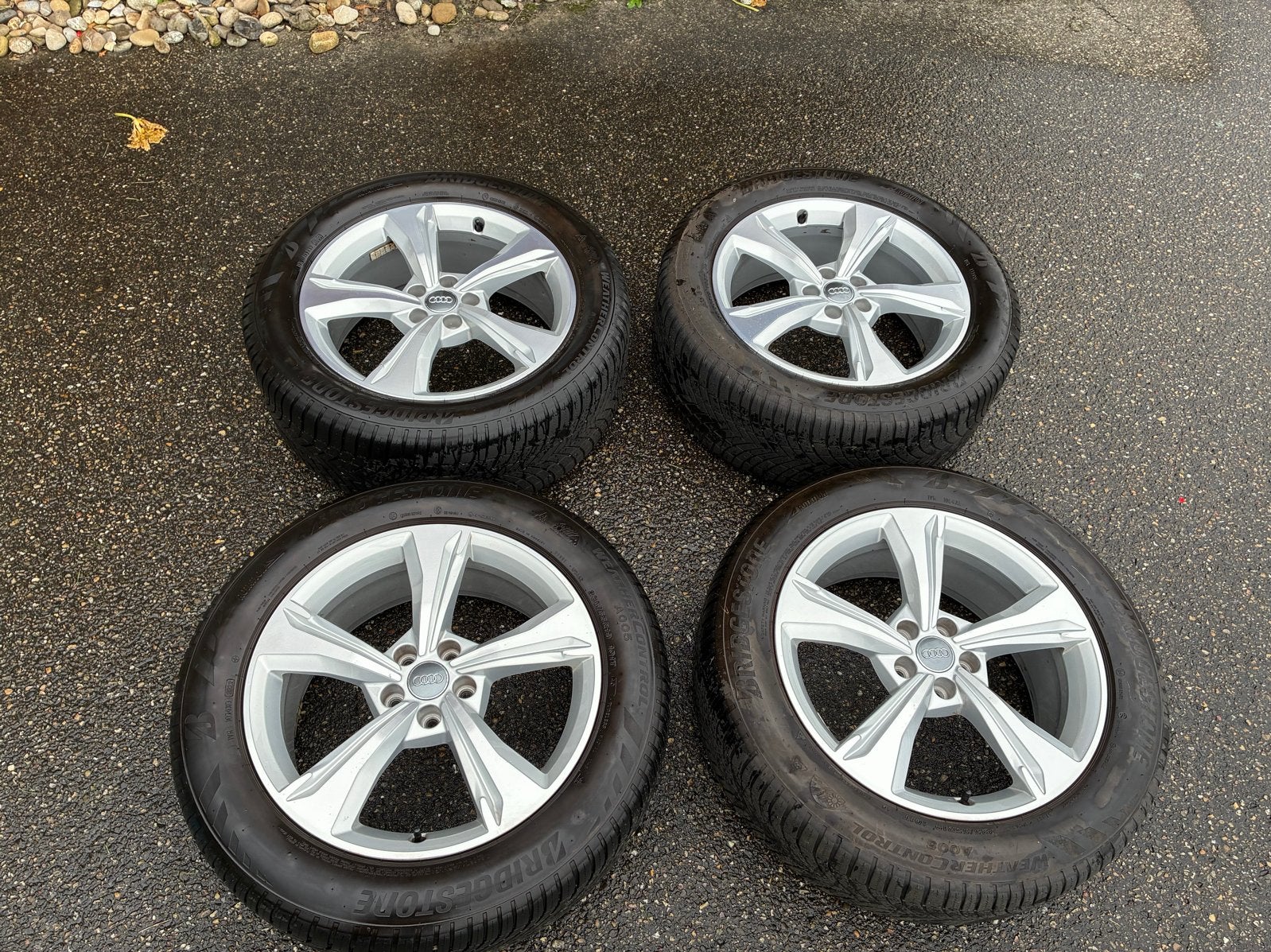 Audi Q5 19 inch velgen met Bridgestone All Season banden, Gebruikt, Banden en Velgen, 235 mm, All Season