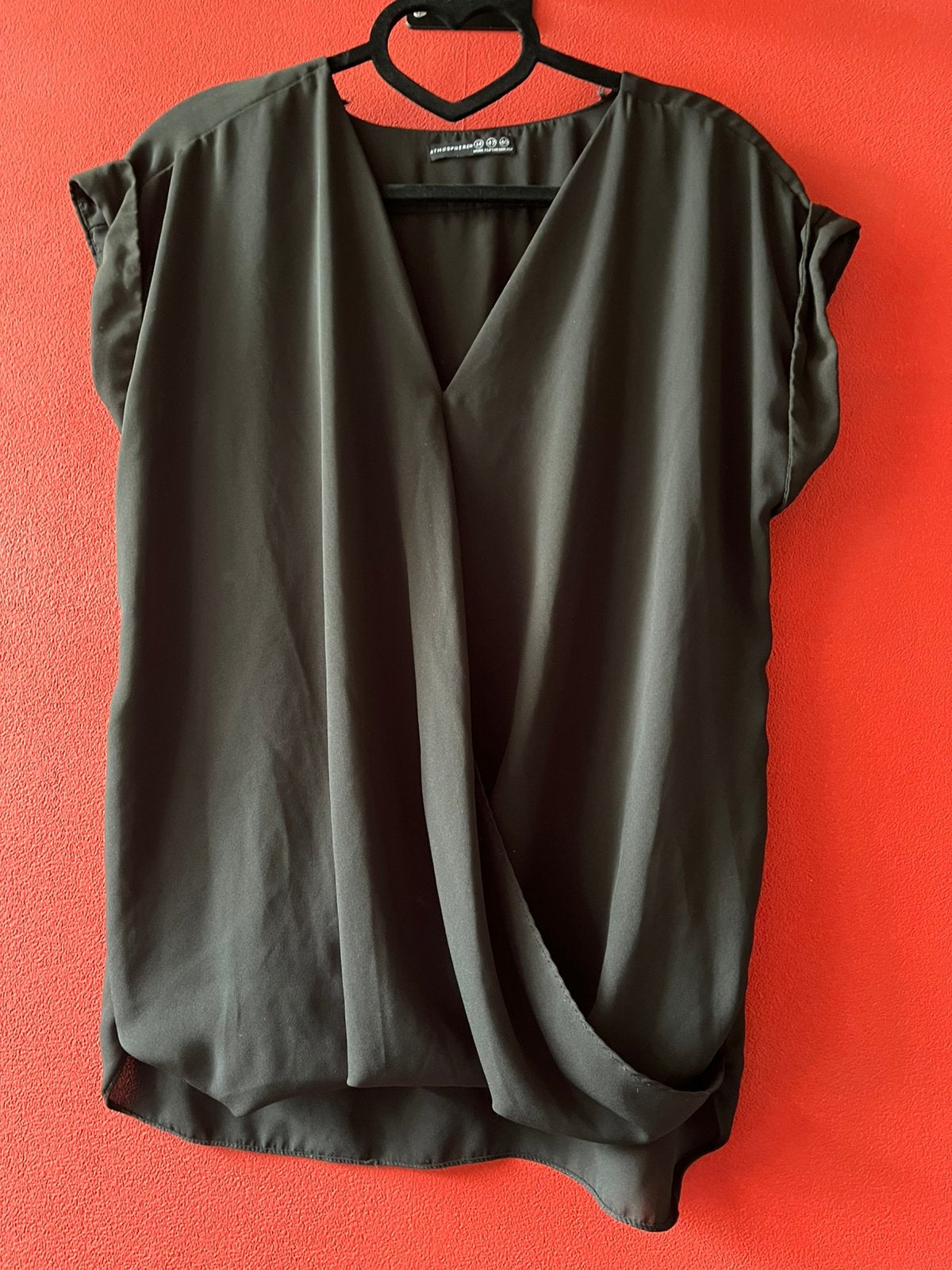 Zwart semi overslag blouseje van Atmosphere maat 42 . ZGAN, Kleding | Dames, Ophalen of Verzenden, Zo goed als nieuw, Maat 42/44 (L)