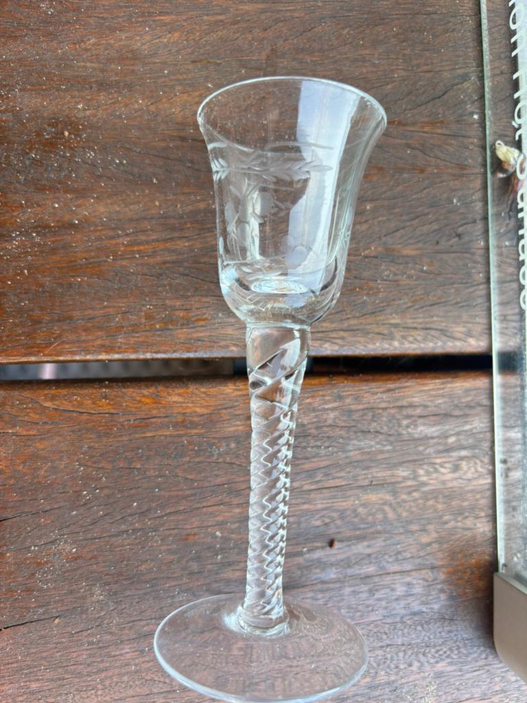 mooie borrel glaasjes geslepen glas, Ophalen of Verzenden, Zo goed als nieuw, Borrel- of Shotglas