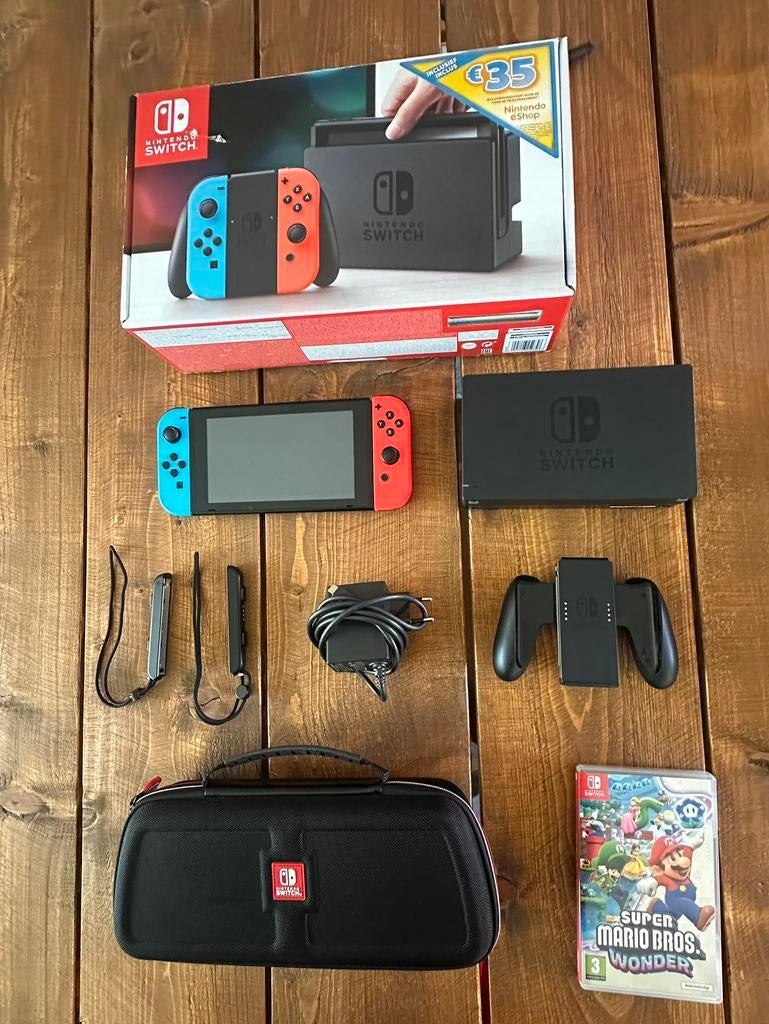 Nintendo Switch (2019 model) + Mario Wonder spel, Ophalen, Zo goed als nieuw, Met 2 controllers, Switch 2019 Upgrade