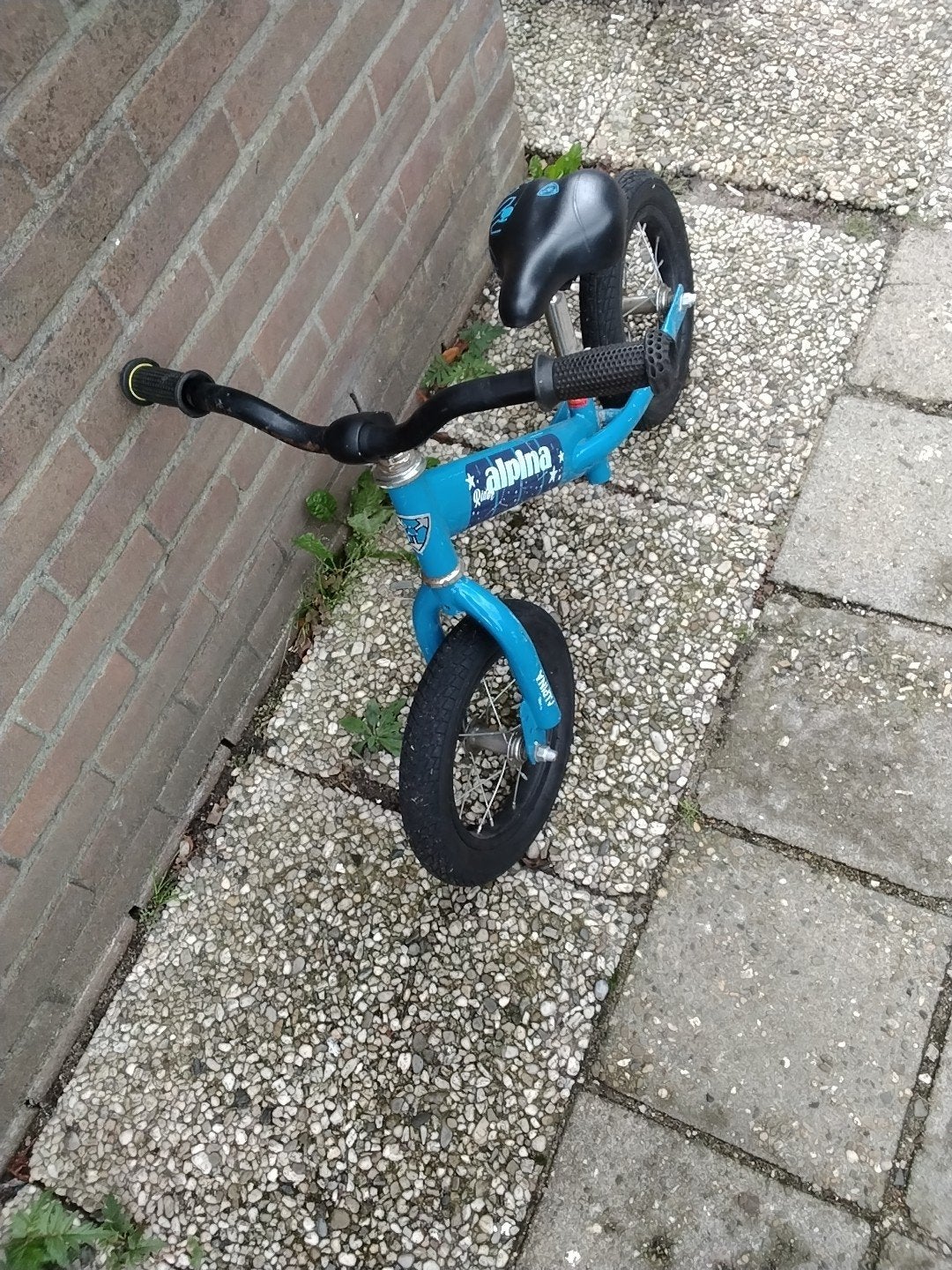 loop fietsje merk alpina wielmaat 12 inch  € 10, Kinderen en Baby's, Speelgoed | Buiten | Voertuigen en Loopfietsen, Ophalen of Verzenden