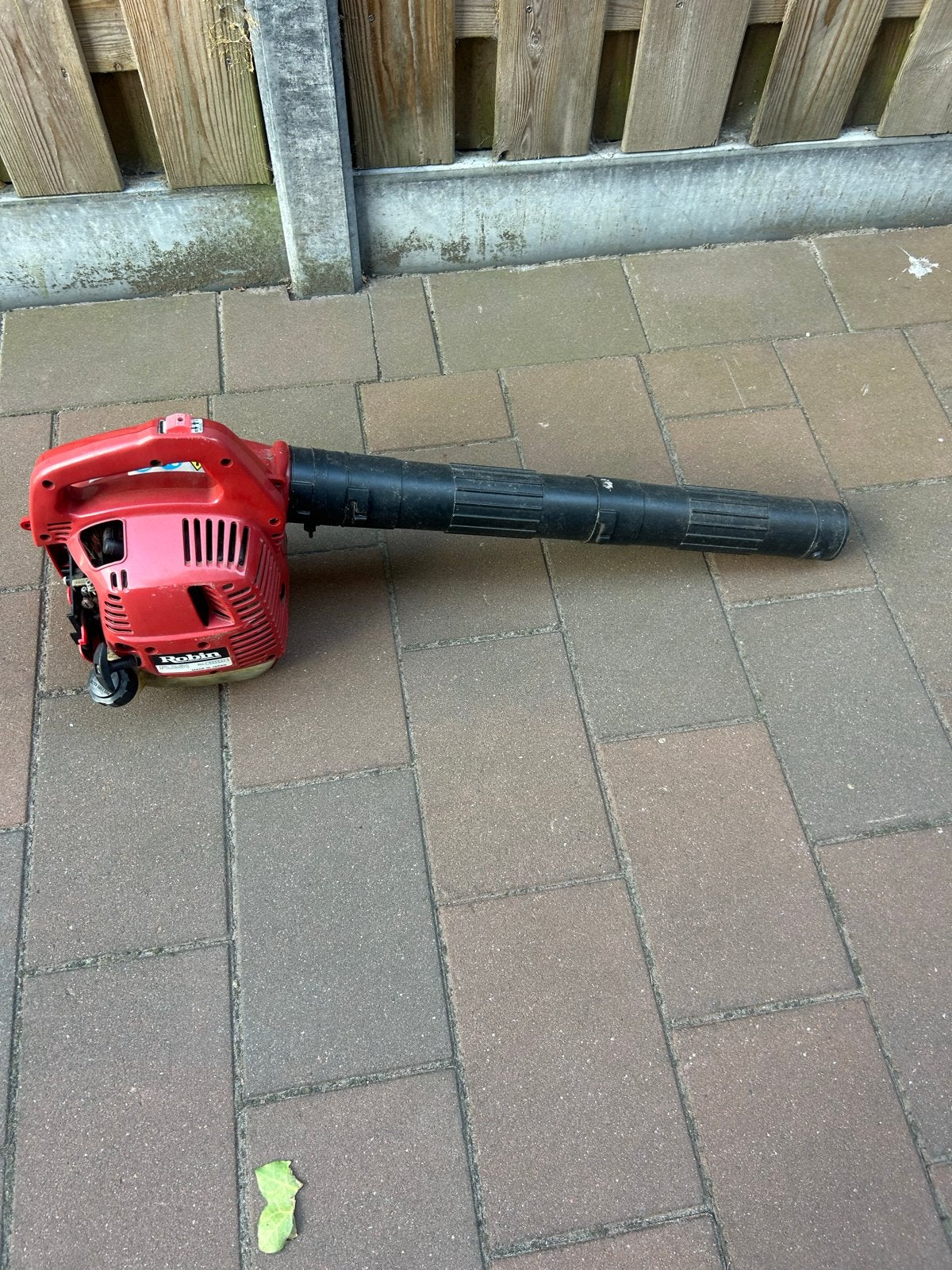 Bladblazer Robin FL251 - Defect, voor de handige klusser, Tuin en Terras, Bladblazers, Ophalen, Gebruikt, Benzine, Handgedragen