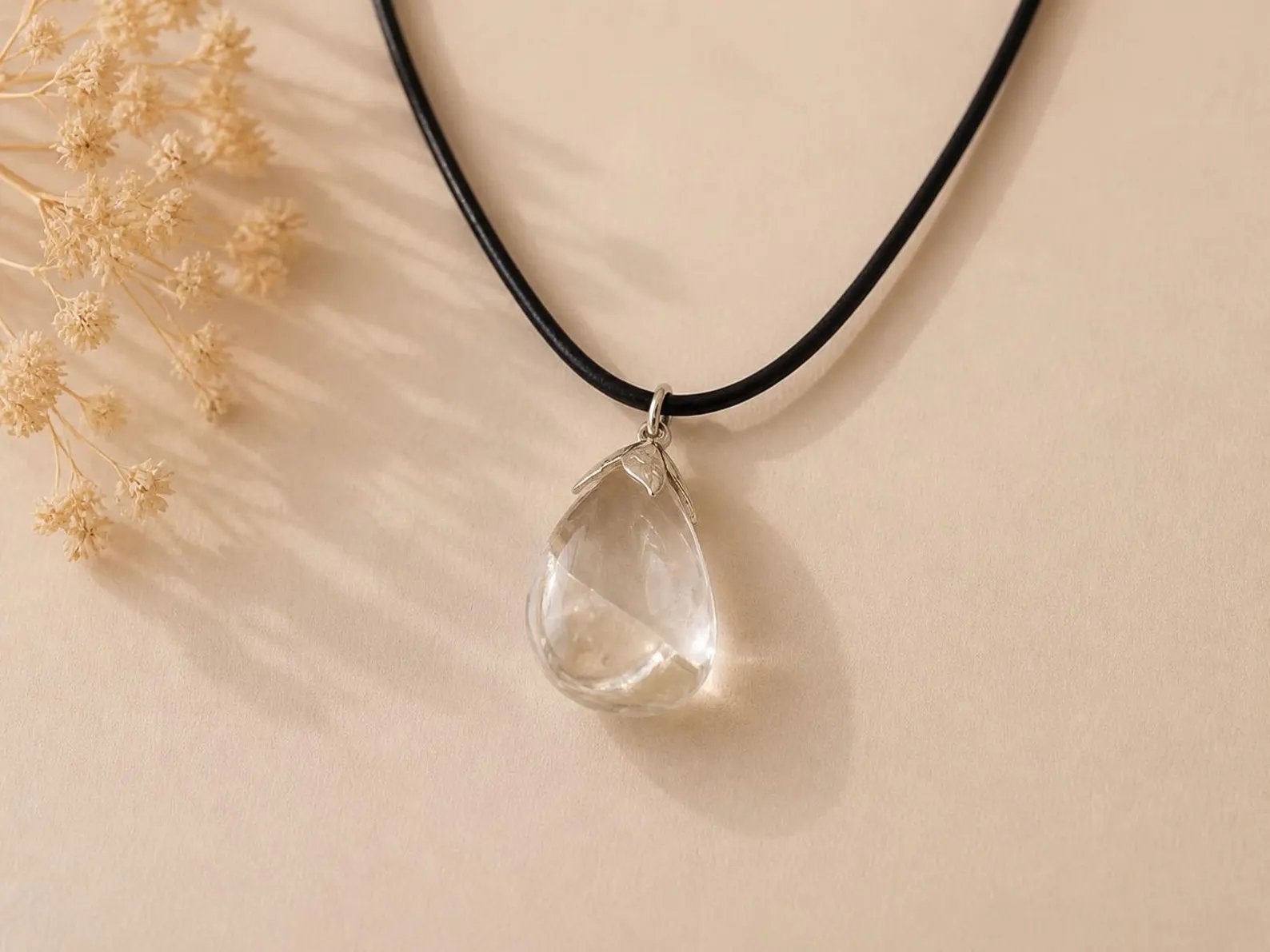 Bergkristal Edelsteenhanger aan Verstelbare Nylon Ketting, Sieraden, Tassen en Uiterlijk, Kettingen, Wit, Nieuw, Ophalen of Verzenden