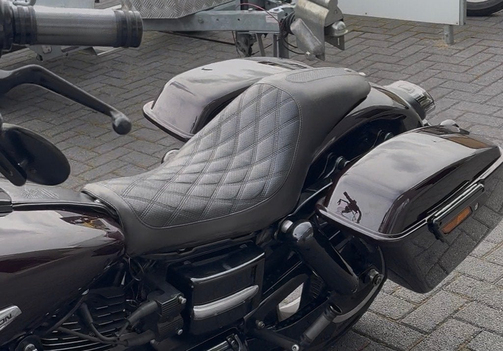 Gebruikt RSD Seat 2-Up FL Boss Diamond Zadel FXDB FLD Dyna, Ophalen of Verzenden, Gebruikt