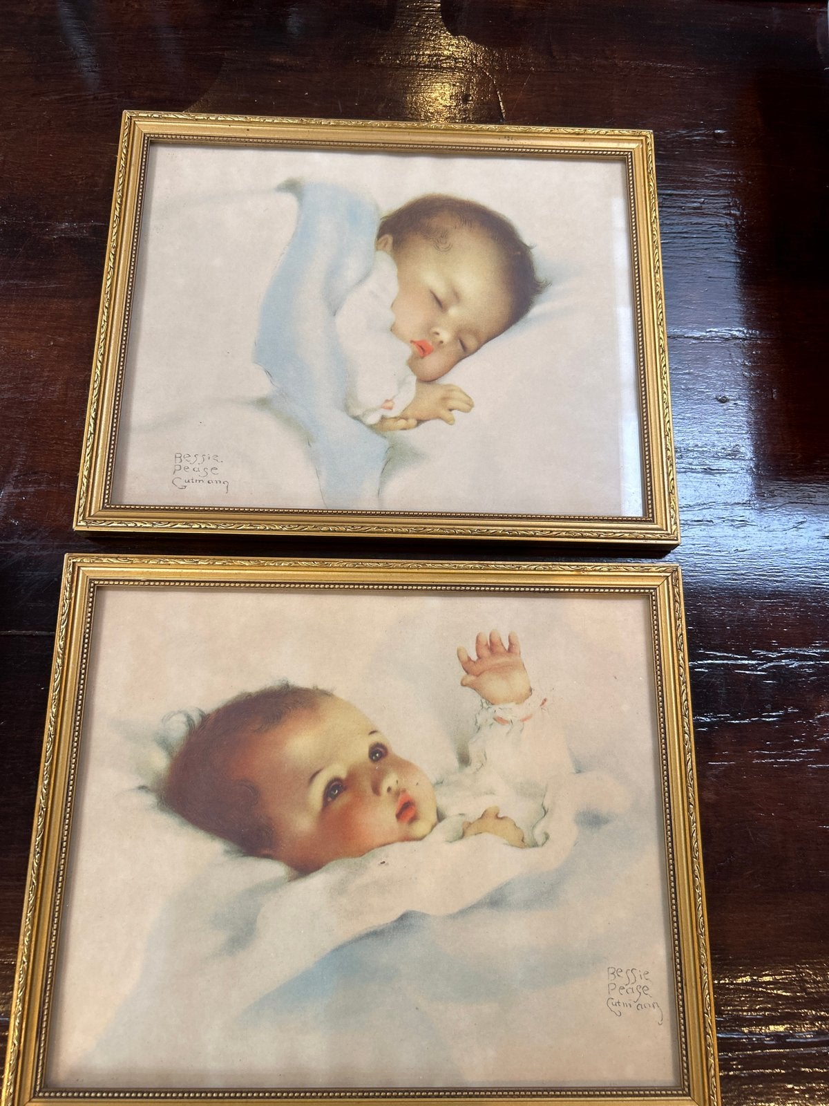 Set van 2 Bessie Pease Gutmann baby prints in lijst, Minder dan 50 cm, Gebruikt, Oorspronkelijke maker, Ophalen of Verzenden