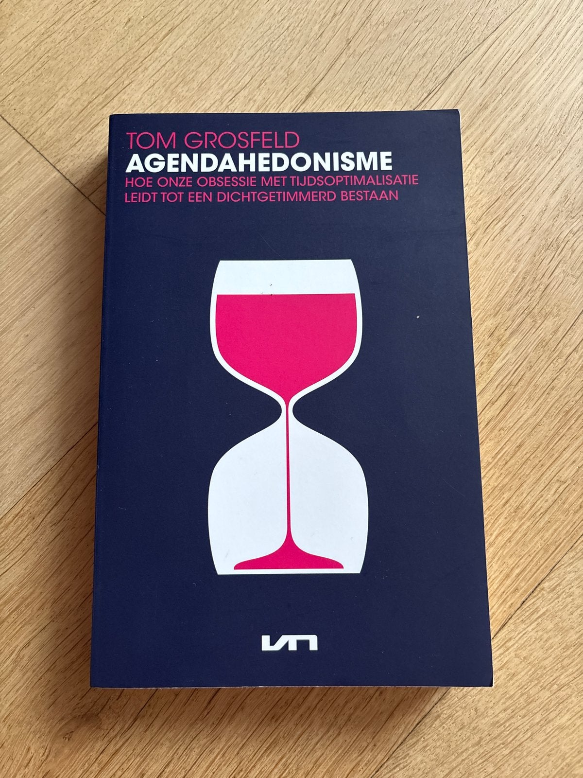Agendahedonisme - Tom Grosfeld (Zeer nette staat), Ophalen of Verzenden, Zo goed als nieuw, Nederland