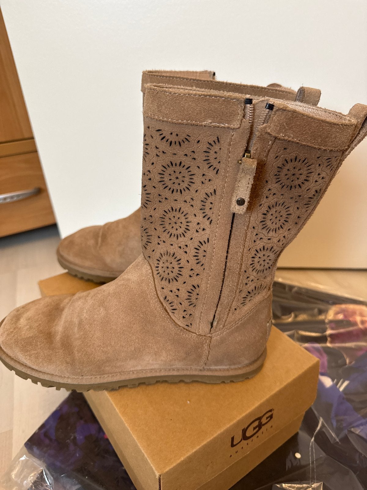 UGG Laarzen met Lasergesneden Details - Maat 37, Kleding | Dames, Schoenen, Ophalen of Verzenden, Gedragen, Bruin, Lage of Enkellaarzen