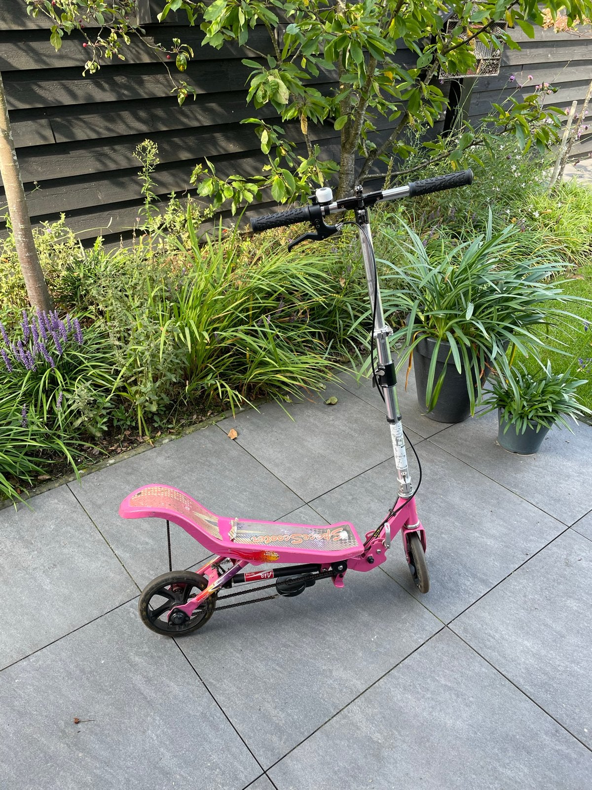 Space Scooter roze met standaard en bel, Fietsen en Brommers, Ophalen of Verzenden, Gebruikt, Overige typen
