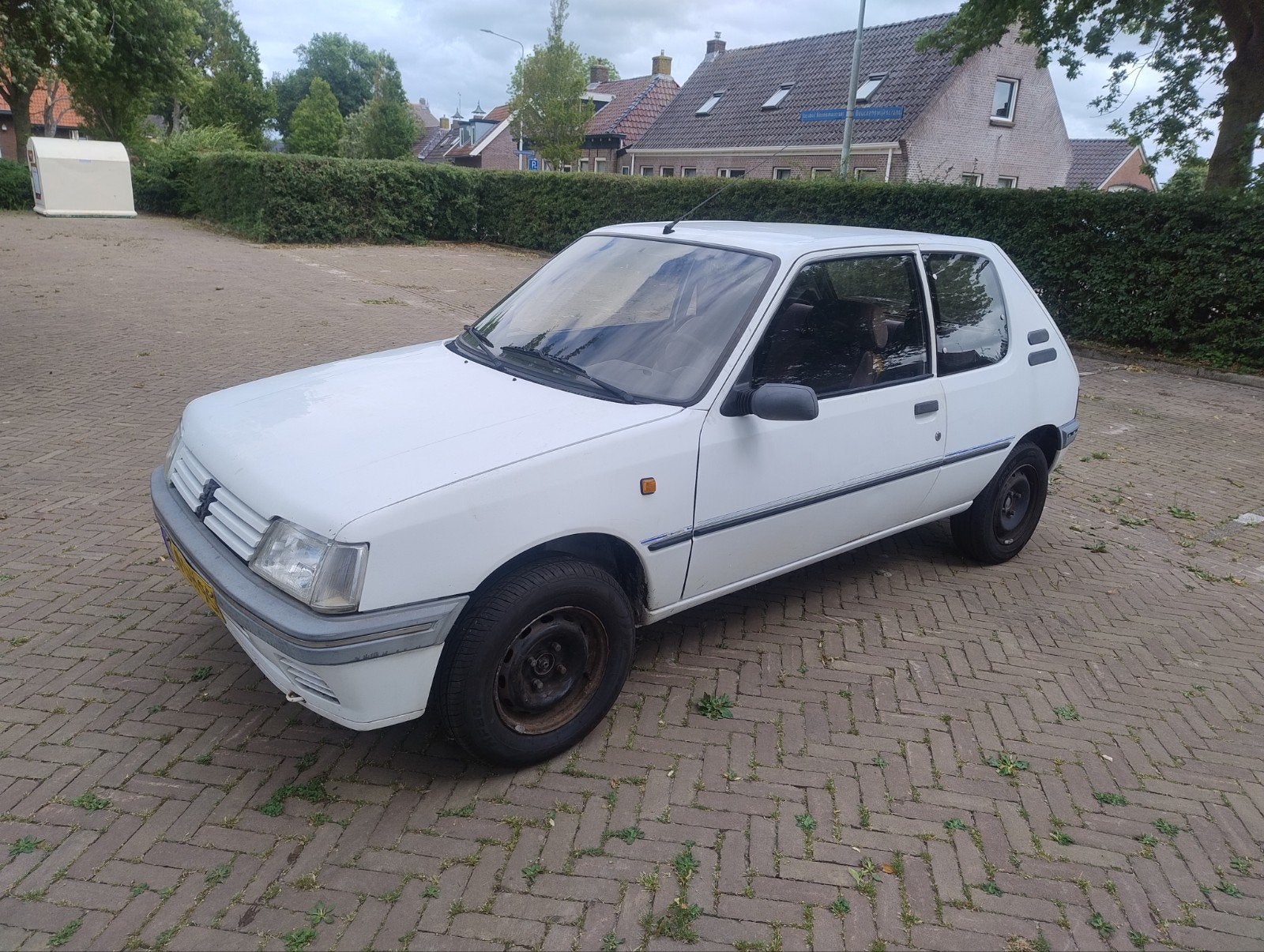 Peugeot 205 1.1 Forever met lange APK, Auto's, Voorwielaandrijving, 4 cilinders, Wit, Origineel Nederlands