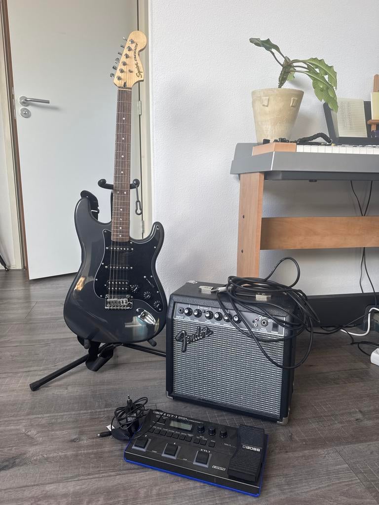 Fender Squier Stratocaster set met versterker en effecten, Ophalen, Fender, Gebruikt, Met versterker