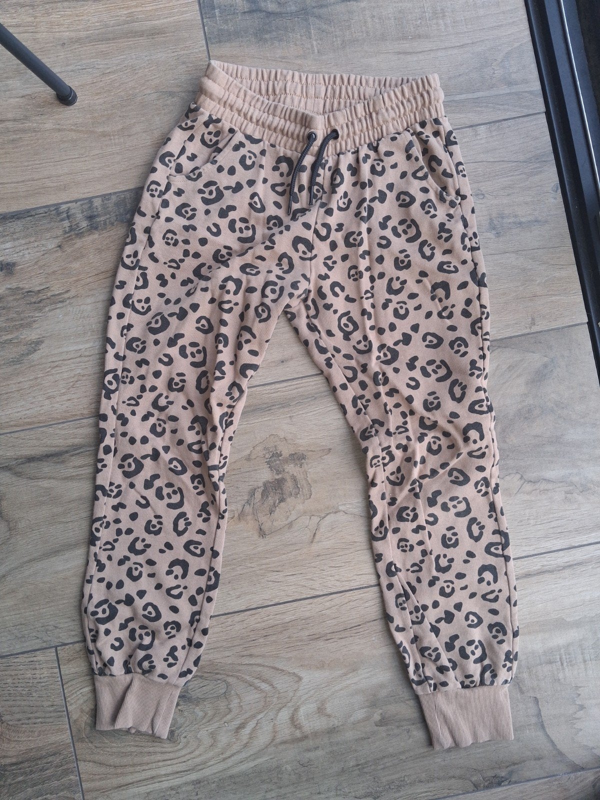 maat 146 / 152 joggingbroek hema, Kleding | Dames, Bruin, Ophalen of Verzenden, Zo goed als nieuw, Maat 34 (XS) of kleiner