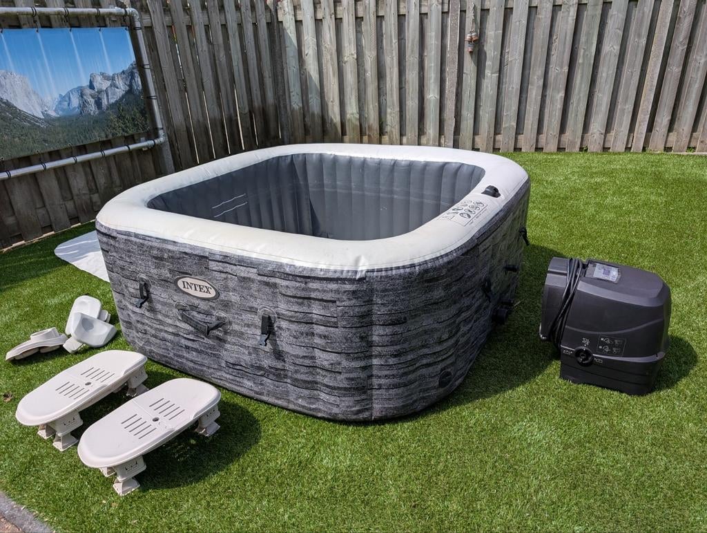Jacuzzi Intex, 4 persoons. Zeer weinig gebruikt., Ophalen, Zo goed als nieuw, Afdekzeil