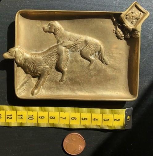 Antieke bronzen schaal met jachthonden reliëf, Ophalen of Verzenden, Brons