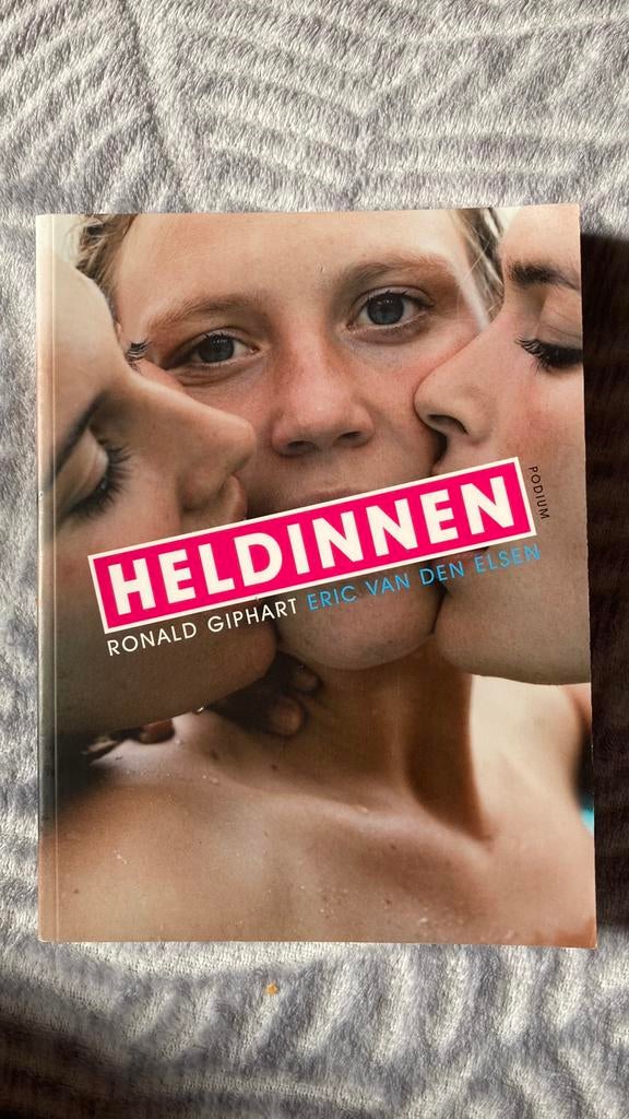 E. van den Elsen - Heldinnen, Ophalen of Verzenden, Zo goed als nieuw, Nederland, E. van den Elsen; Ronald Giphart