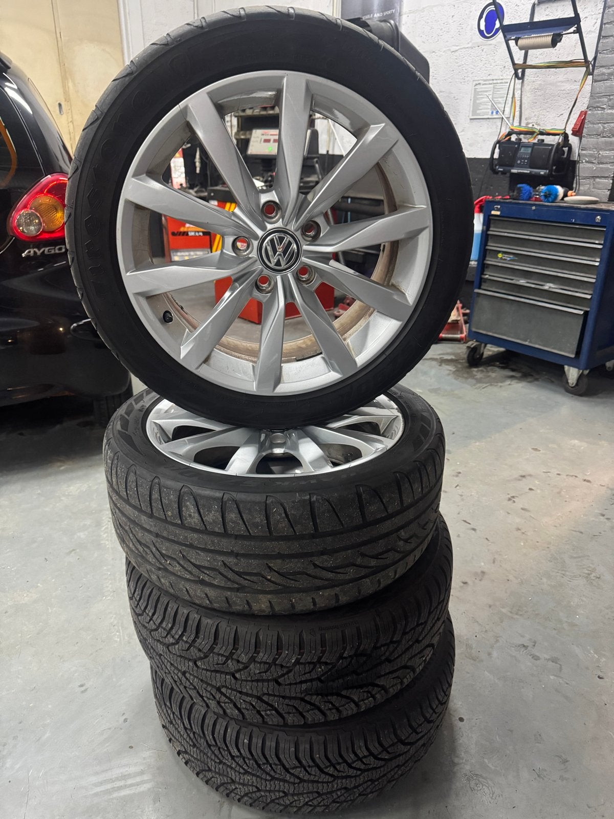 VW Golf Highline Velgen met All Season Banden 225 45 R17, Auto-onderdelen, Banden en Velgen, Ophalen, Gebruikt, Banden en Velgen