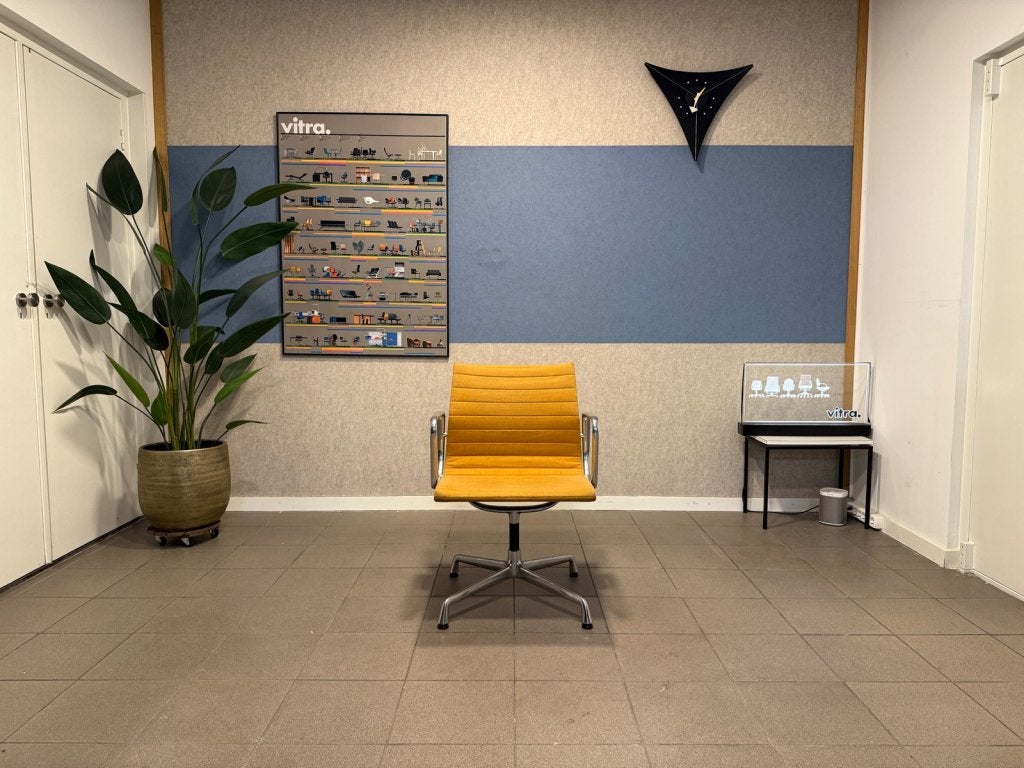 Vitra | Eames | EA107 | Oranje Hopsak / Verchroomd | 2x, Niet ingevuld, Gebruikt, Twee, Niet ingevuld
