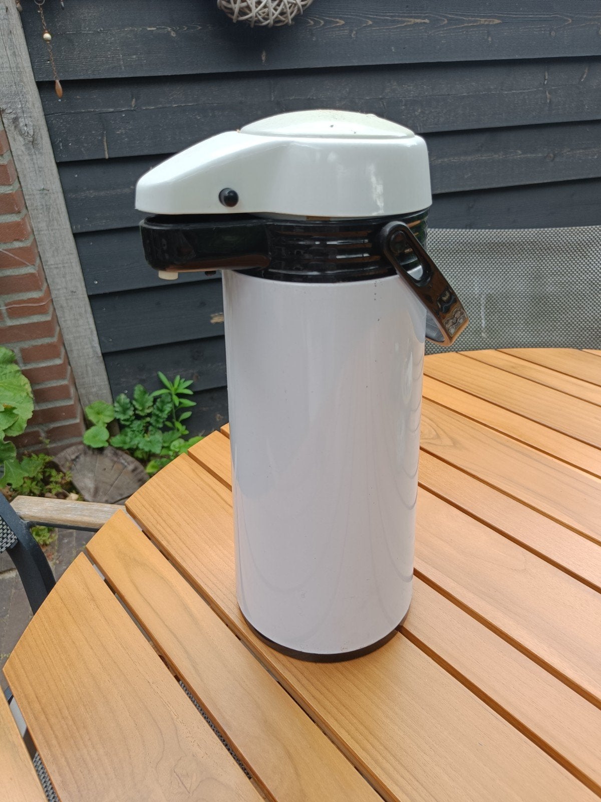 Gebruikte witte thermoskan met pompfunctie GRATIS, Overige typen, Ophalen of Verzenden, Gebruikt, Wit
