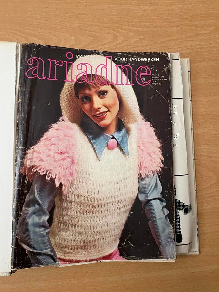 Ariadne jaargang 1973, Hobby en Vrije tijd, Breien en Haken, Zo goed als nieuw, Breien of Haken, Patroon of Boek, Ophalen of Verzenden