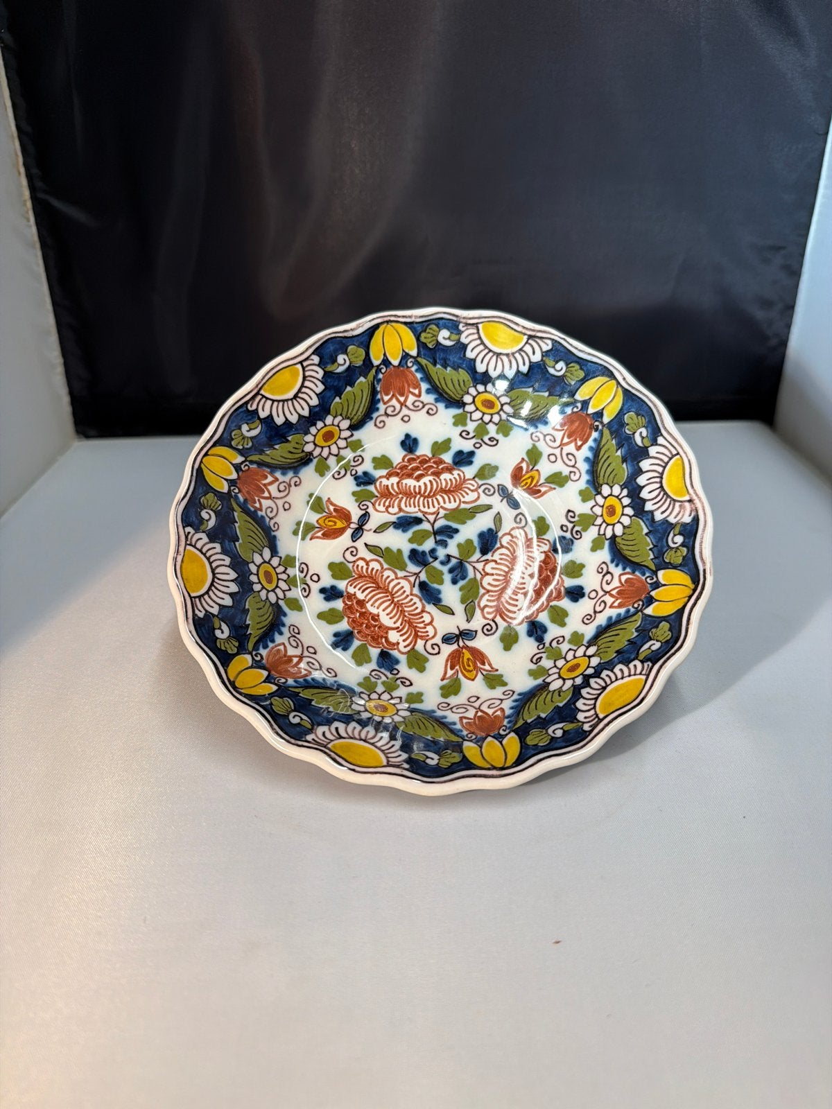 Makkum Schaaltje - Handgeschilderd met Bloemenpatroon, Antiek en Kunst, Ophalen of Verzenden