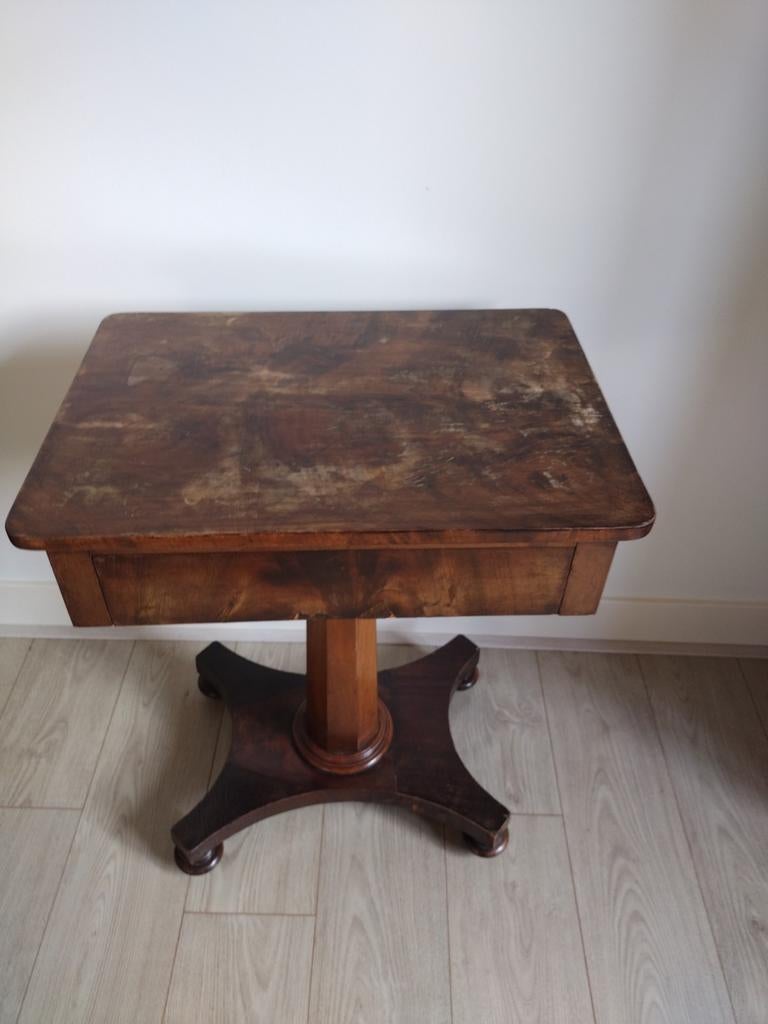 Antieke houten tafel met centrale poot, Antiek en Kunst, Ophalen