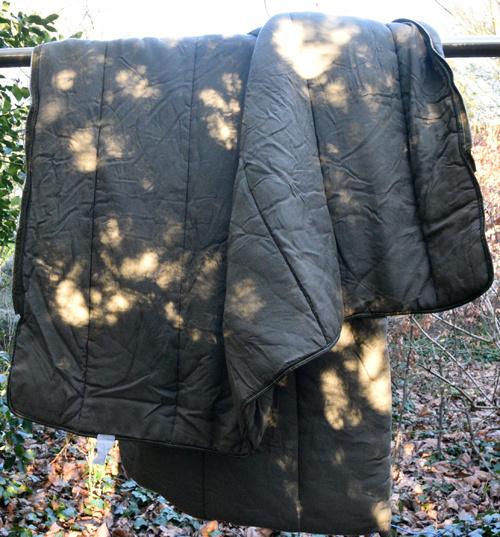 Legergroene slaapzak 71 x 185 cm, retro vintage polyester, Caravans en Kamperen, Slaapzakken, Ophalen of Verzenden, Gebruikt