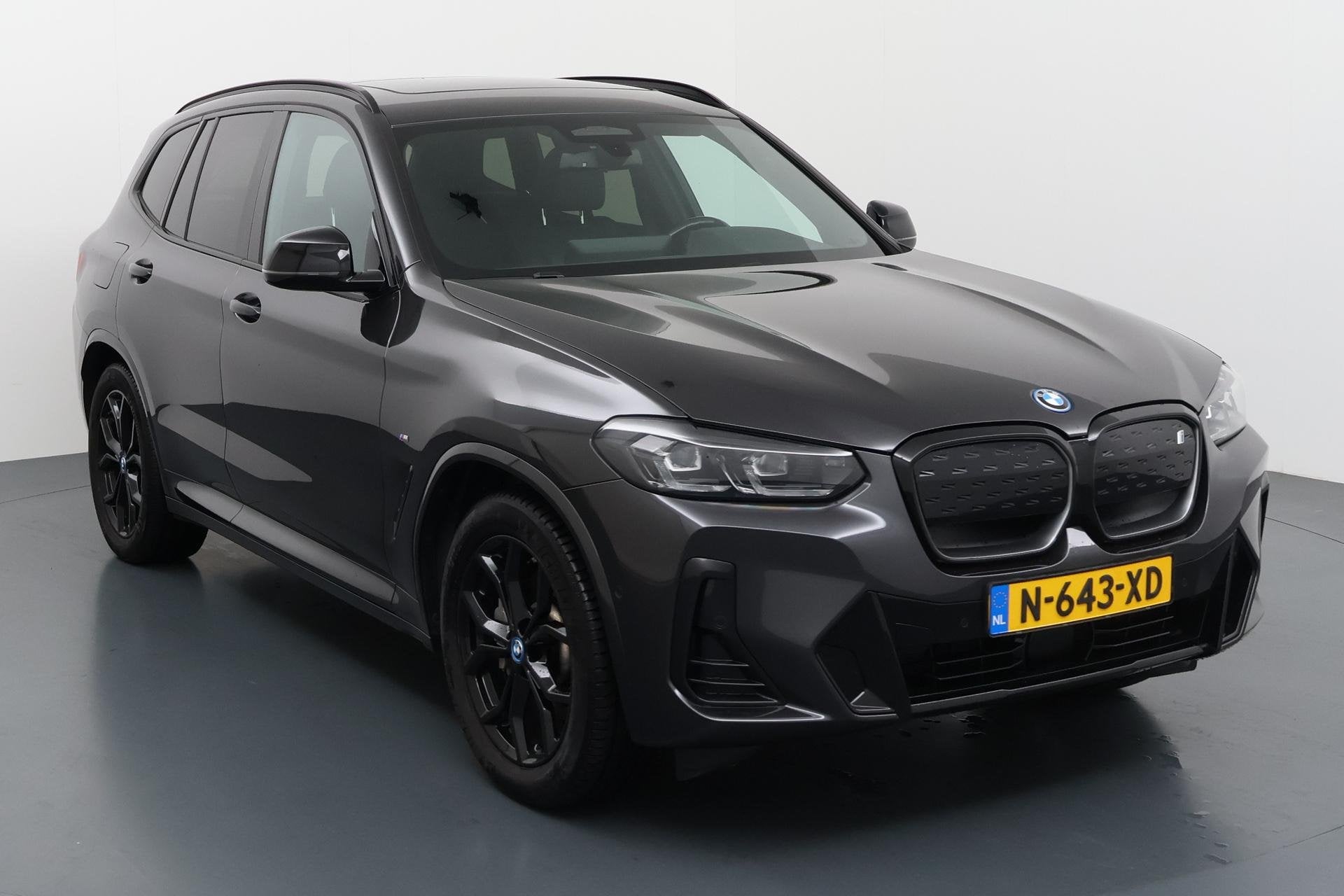Foto 14 van BMW iX3 Executive 80 kWh Elektrisch rijden met stijl en een