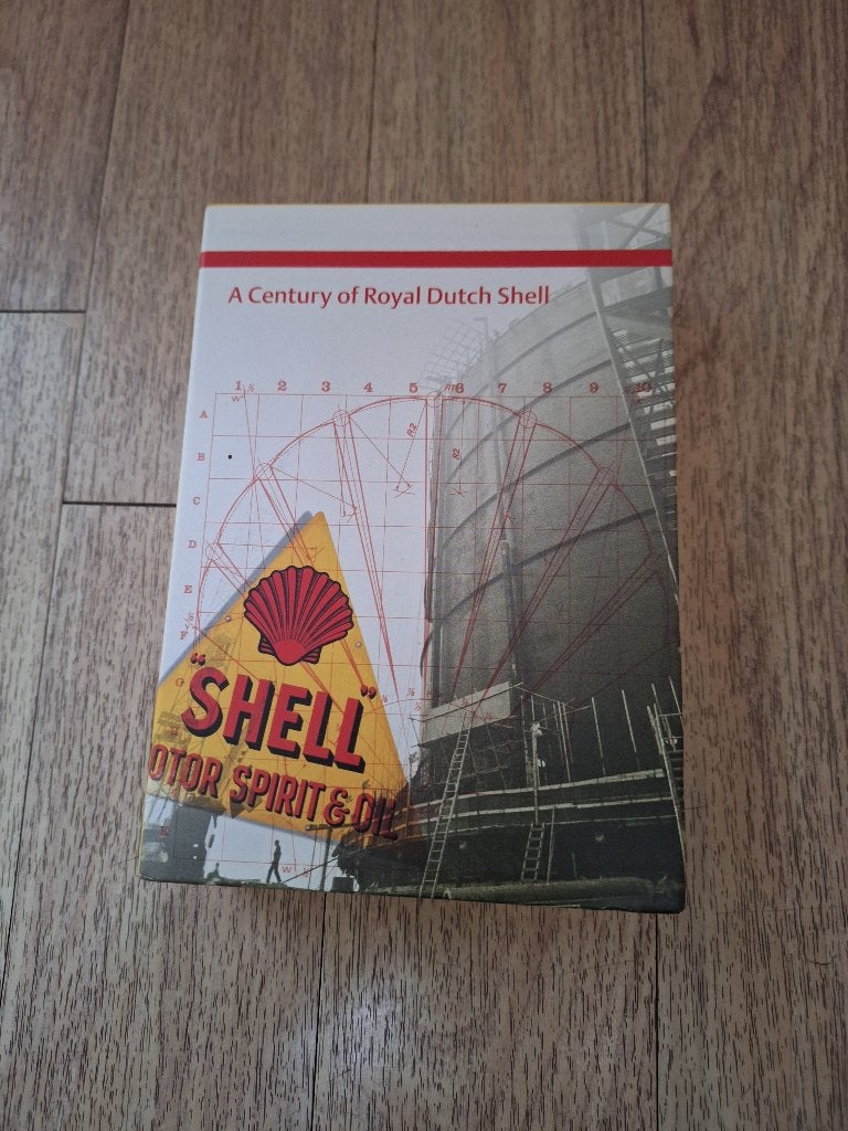 DVD-box met 3 DVDs over Koninklijke Shell, Boeken, Ophalen of Verzenden, Nieuw, Overige gebieden