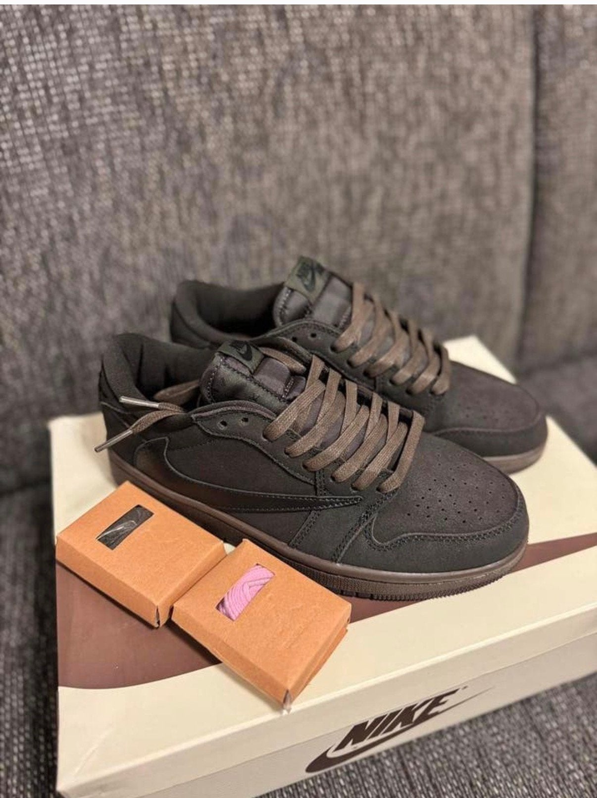 Travis Scott Velvet Brown, Ophalen of Verzenden, Nieuw, Bruin