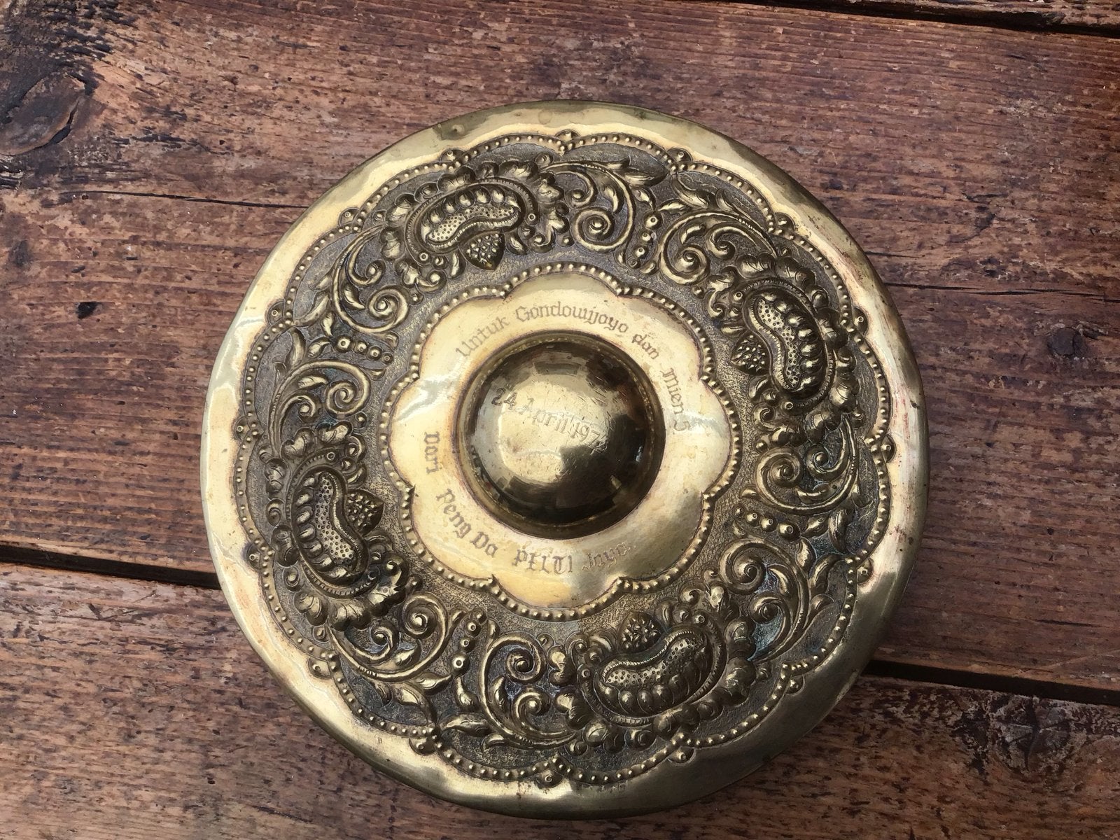 Antieke messing gong uit Indonesië - Gegraveerd, Antiek en Kunst, Ophalen of Verzenden