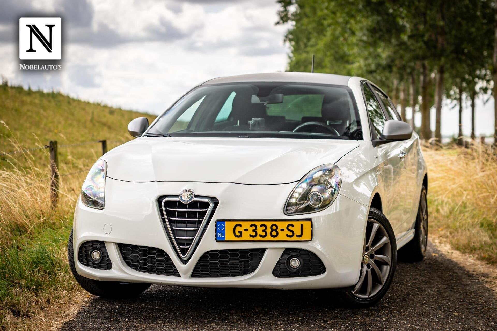 Alfa Romeo Giulietta 1.4 T Distinctive | PDC | Trekhaak, Voorwielaandrijving, Euro 5, Gebruikt, 4 cilinders